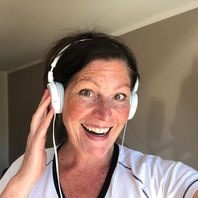 Die Sportpsychologin Franka Weber hört einen Podcast